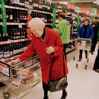 old-lady-shopping-11-21-2012