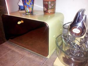 Our collection of retro kitchen items is growing.